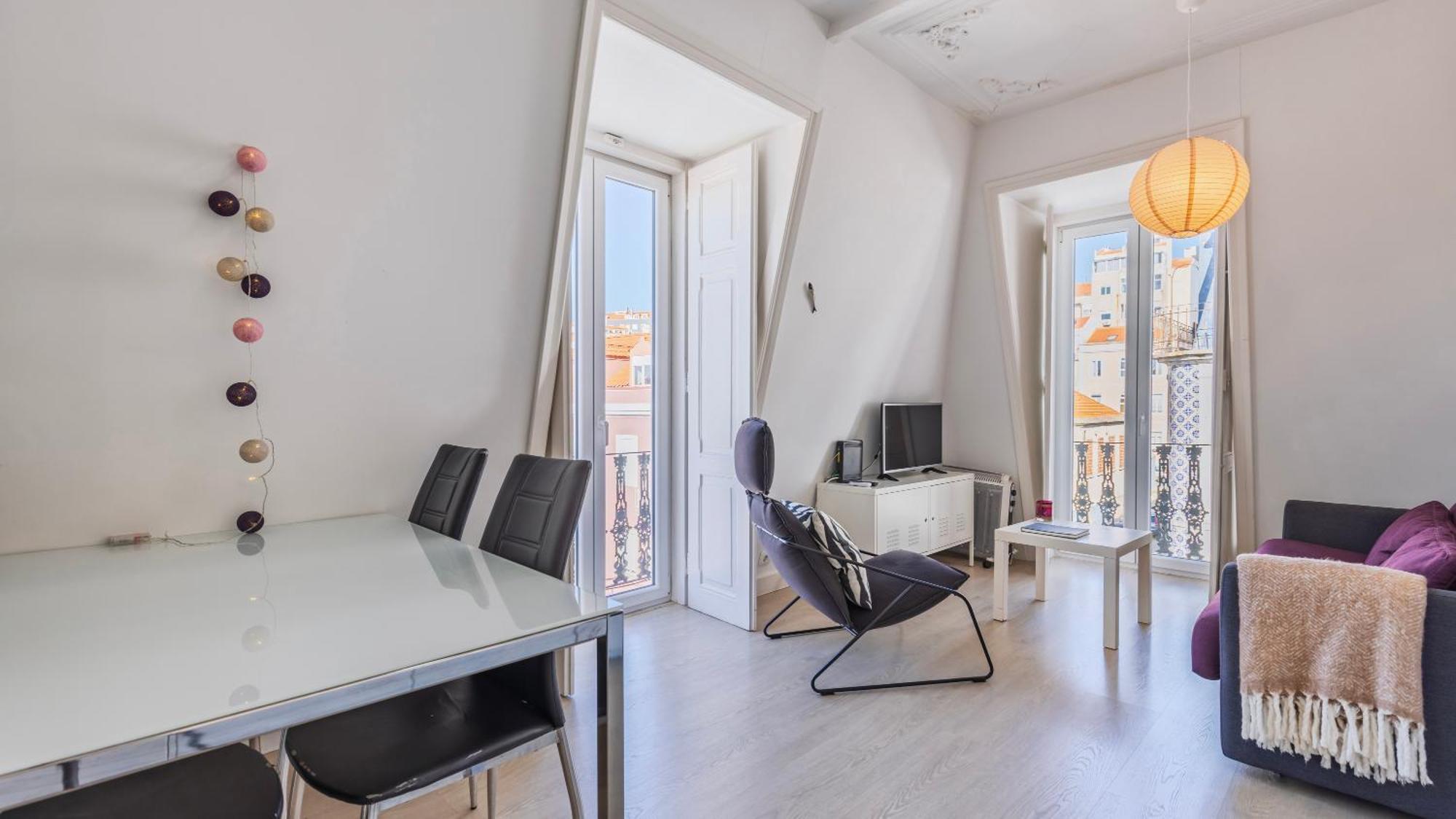 Classic Topfloor Apartment By Lovelystay Lizbona Zewnętrze zdjęcie