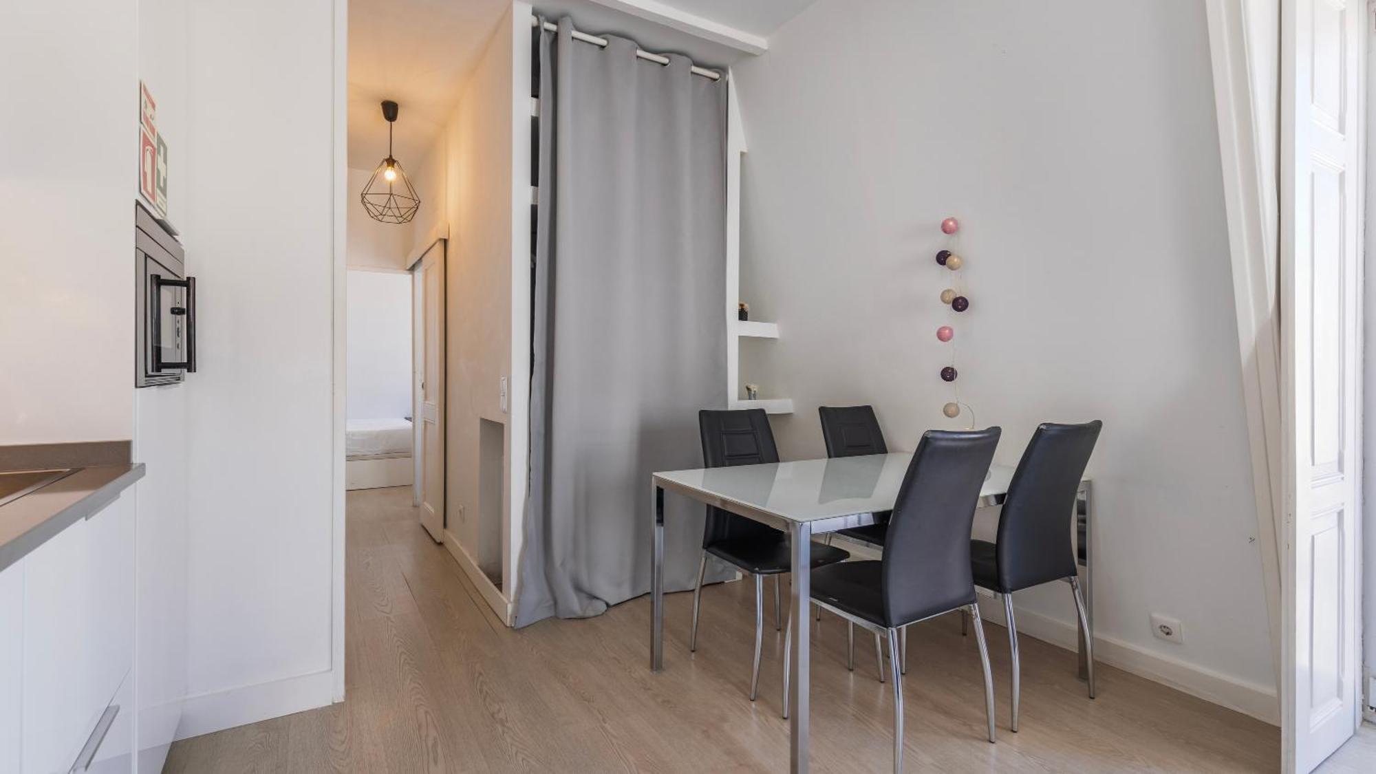 Classic Topfloor Apartment By Lovelystay Lizbona Zewnętrze zdjęcie
